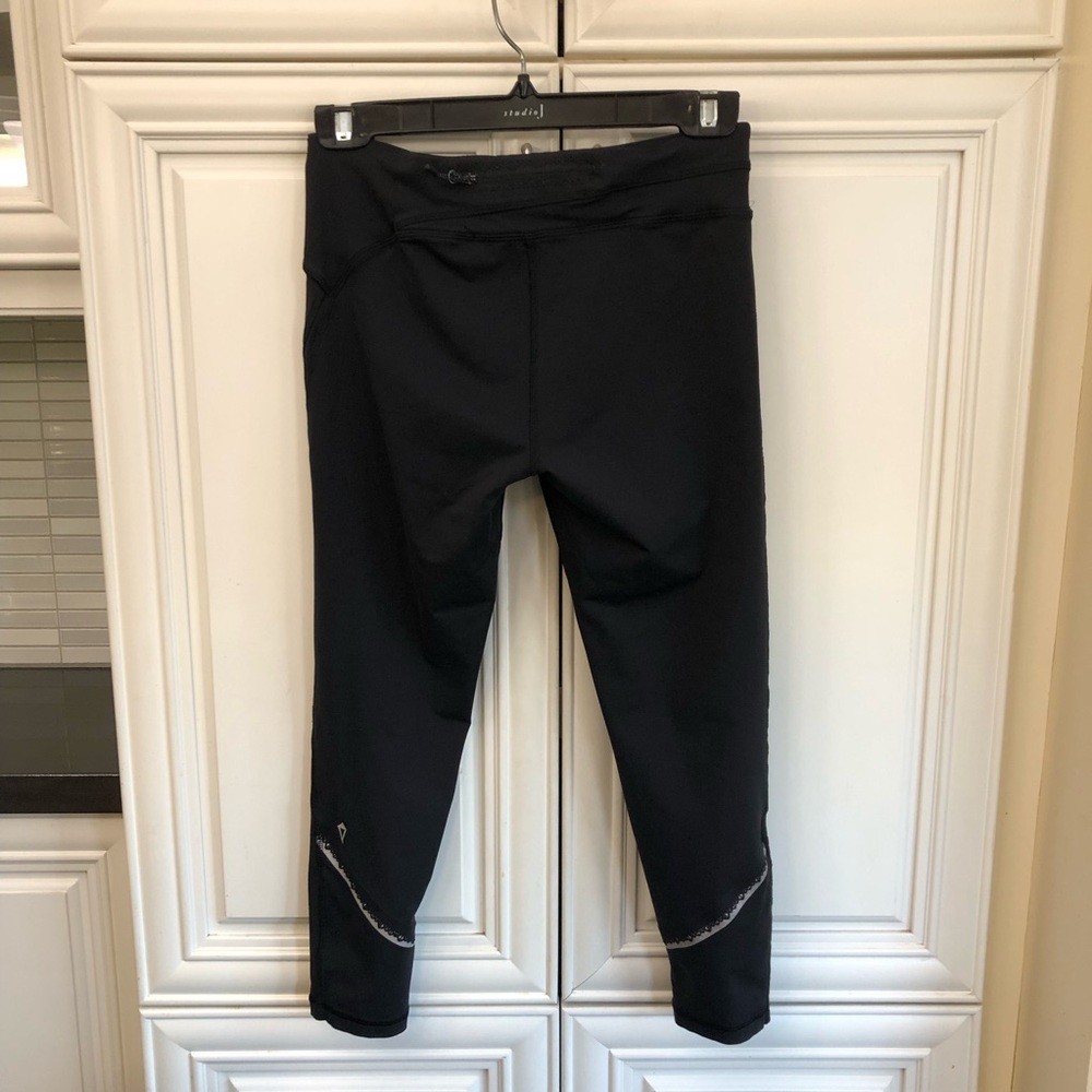 Lace accent Ivivva by Lululemon girls 7/8 leggings